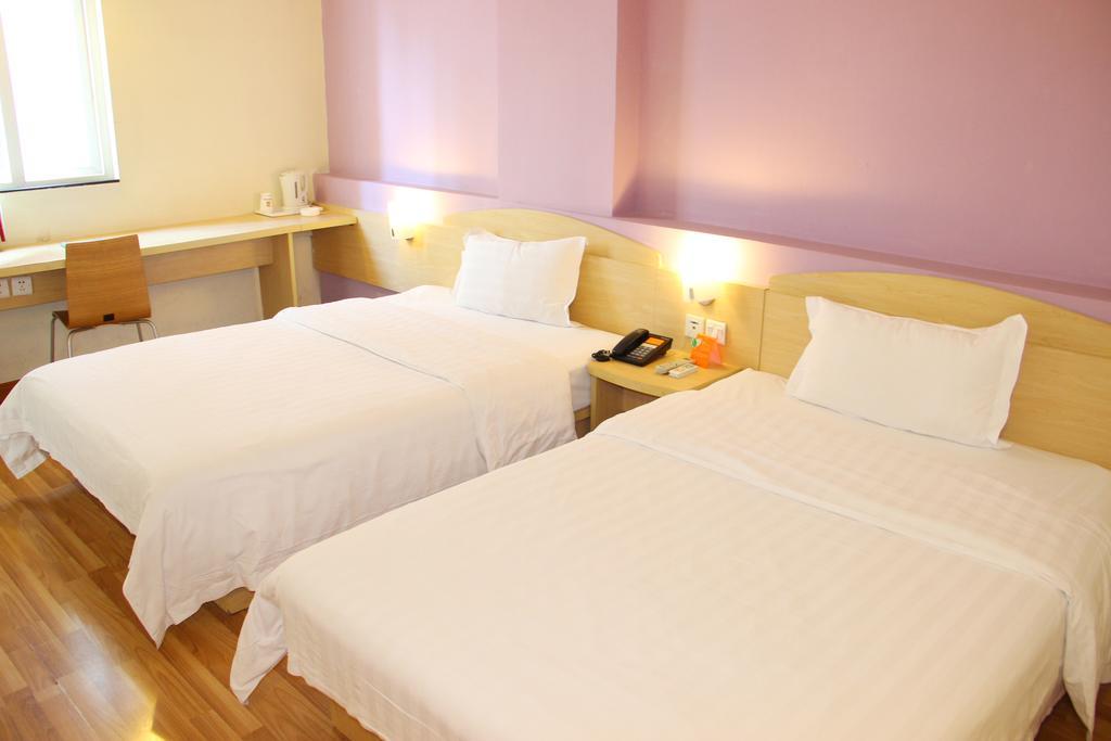 7Days Inn Wuhan Fanhu Metro Station Room photo